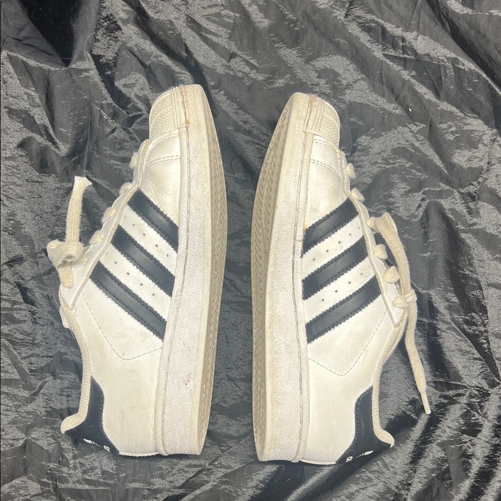Adidas Kids White and Black Superstar Sneakers sz 3.5 - Picture 4 of 7
